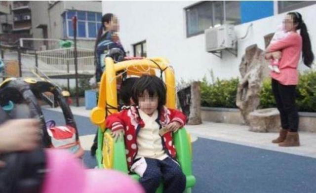 多名中学生打骂一同学 校长被停职