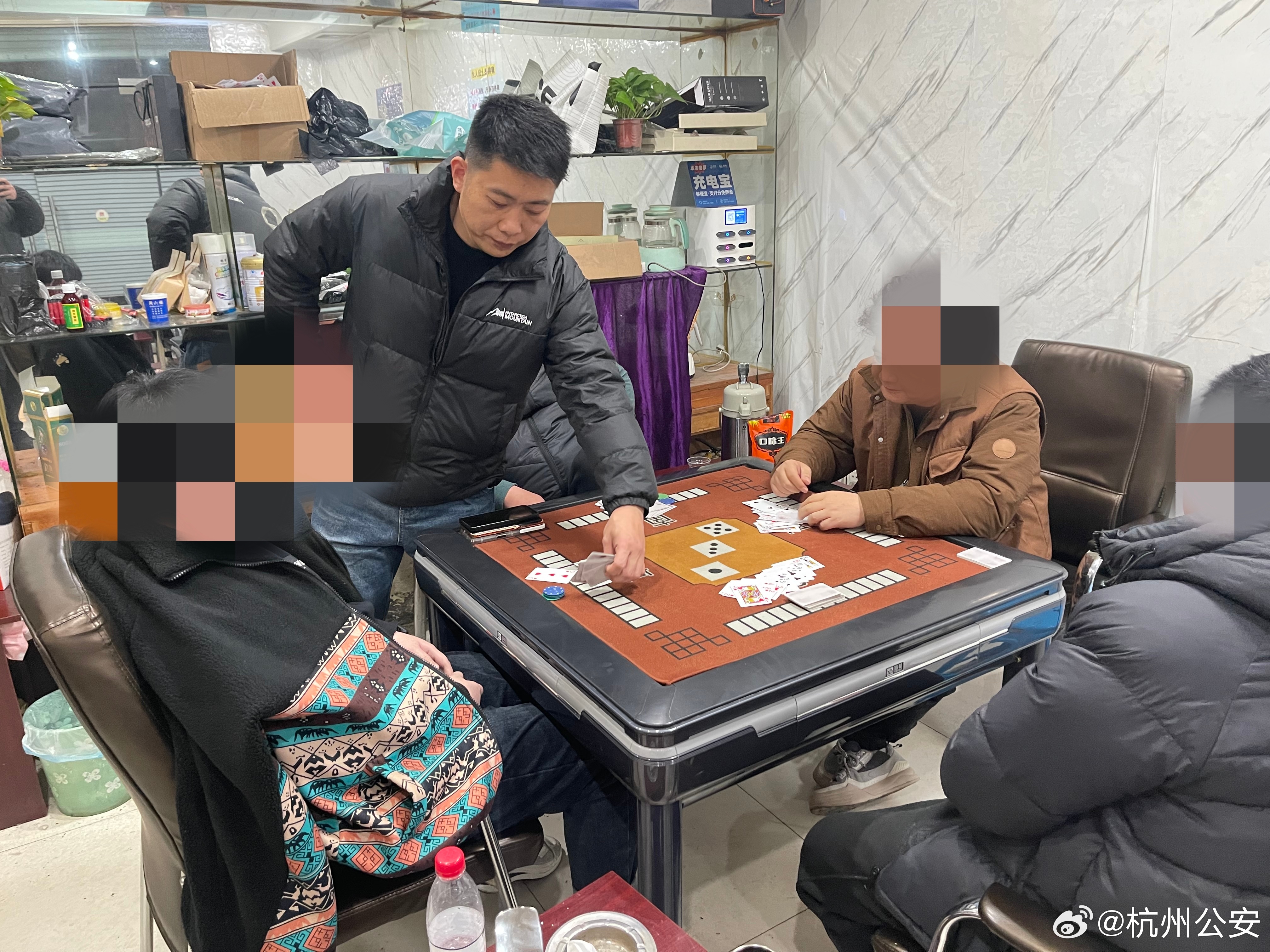 关于干部请假半天打麻将赌博被行拘事件的处理分析