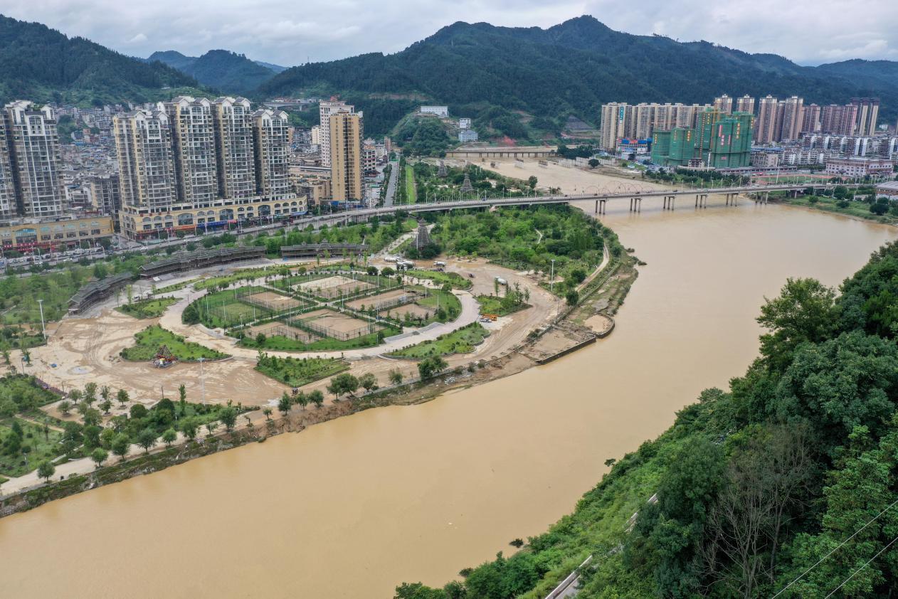 榕江县洪水，灾难中的坚韧与力量